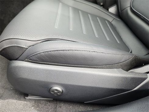 New 2025 Mercedes-Benz C 300 4MATIC Sedan image 9