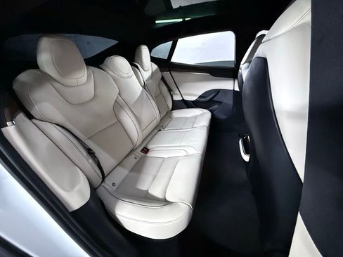 Used 2021 Tesla Model S Plaid image 22