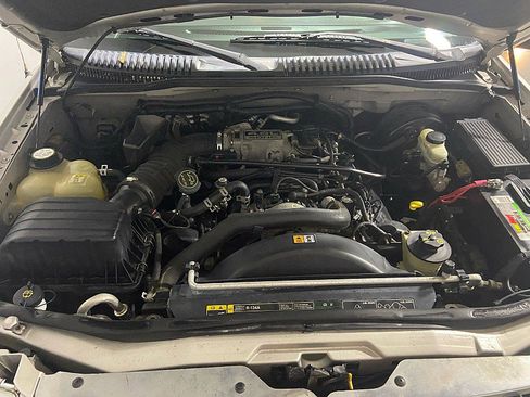 Used 2004 Ford Explorer XLT image 31