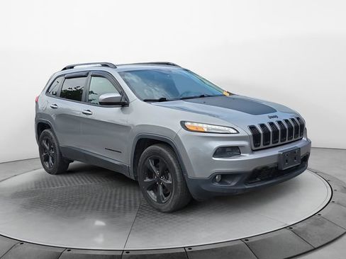 Used 2015 Jeep Cherokee Latitude w/ Cold Weather Group AWD/4WD image 7