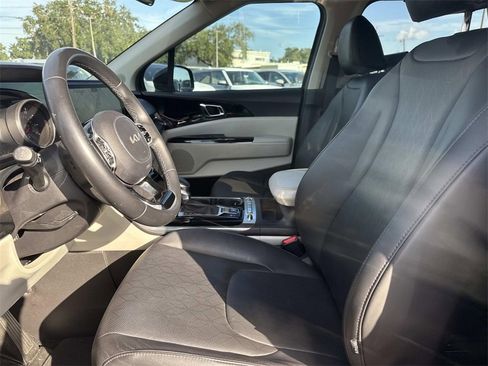 Certified 2022 Kia Carnival SX image 32