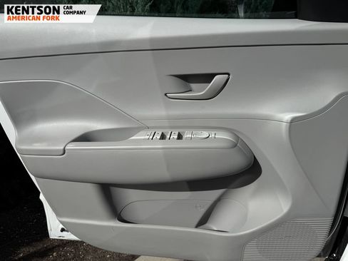 Used 2025 Hyundai Kona SEL AWD/4WD image 17