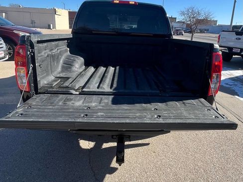 Used 2011 Nissan Frontier SV image 22