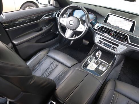 Used 2022 BMW 740i w/ M Sport Package RWD image 15