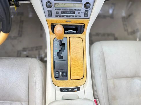 Used 2002 Lexus SC 430 Convertible RWD image 18