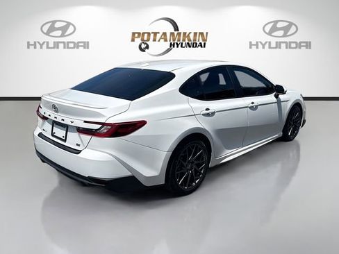 Used 2025 Toyota Camry SE w/ Convenience Package FWD image 5
