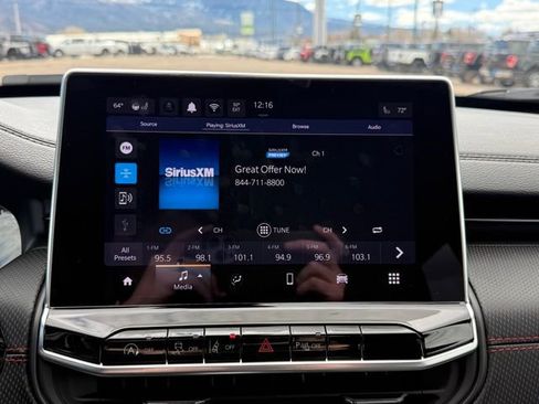 Used 2026 Jeep Compass Trailhawk AWD/4WD image 28