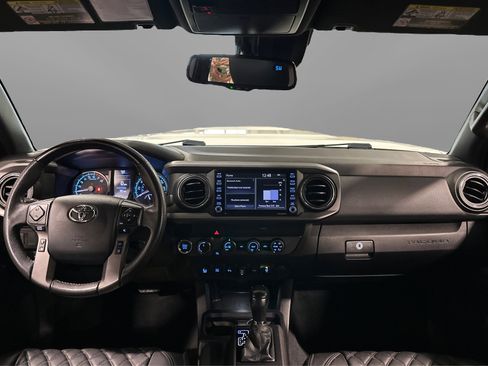 Used 2020 Toyota Tacoma TRD Sport image 21