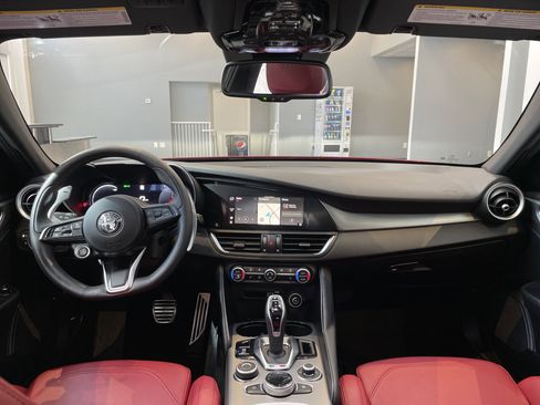 Used 2024 Alfa Romeo Giulia Veloce image 51