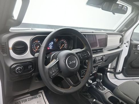 Used 2025 Jeep Gladiator Sport image 12