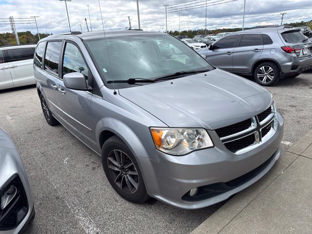 Used 2017 Dodge Grand Caravan SXT FWD image 3