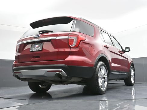 Used 2017 Ford Explorer XLT w/ Equipment Group 202A image 26