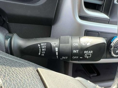 Used 2018 Toyota Highlander Plus AWD/4WD image 24