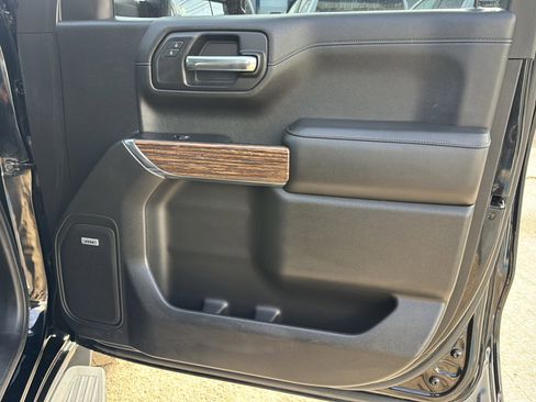 Used 2019 Chevrolet Silverado 1500 High Country image 18