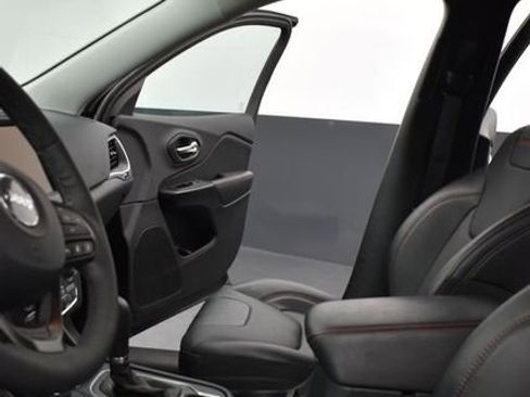 Used 2022 Jeep Cherokee Trailhawk w/ Premium Leather Package image 10