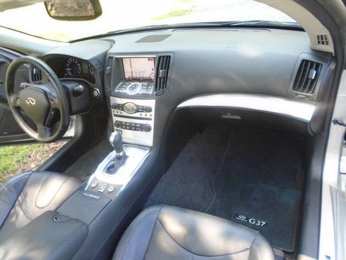 Used 2013 INFINITI G37 Convertible w/ Premium Pkg RWD image 18
