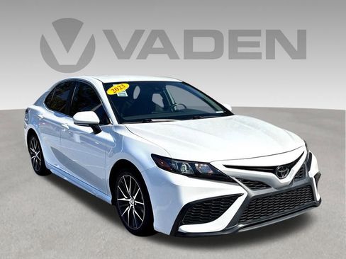 Used 2023 Toyota Camry SE FWD image 1