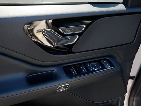 Used 2025 Lincoln Aviator Premiere image 16