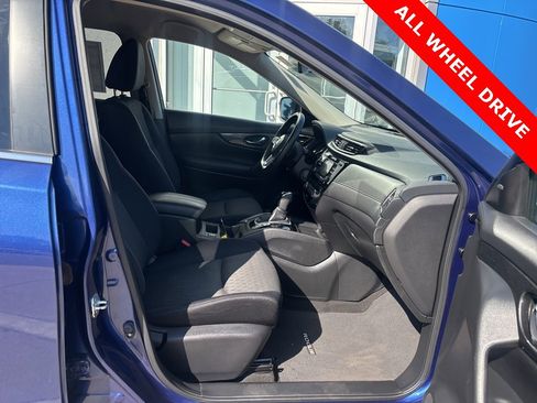 Used 2017 Nissan Rogue SV image 27