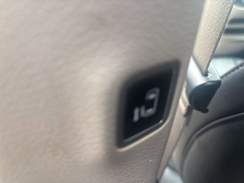 Used 2018 Chrysler Pacifica Touring-L image 19