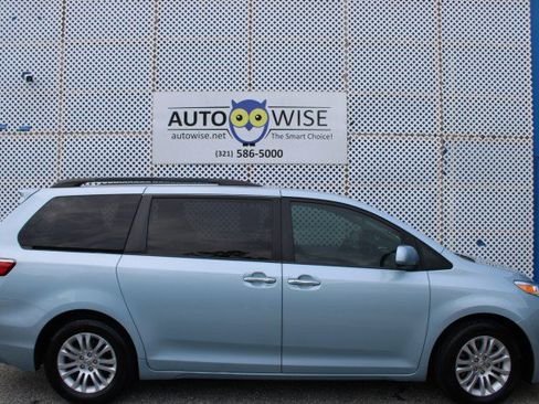 Used 2017 Toyota Sienna XLE FWD image 5