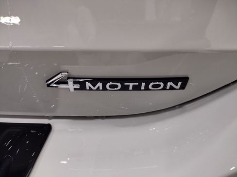 New 2025 Volkswagen Tiguan SE R-Line image 13