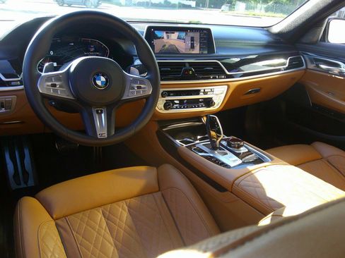 Used 2021 BMW 750i xDrive w/ Luxury Rear Seating Package AWD/4WD image 5
