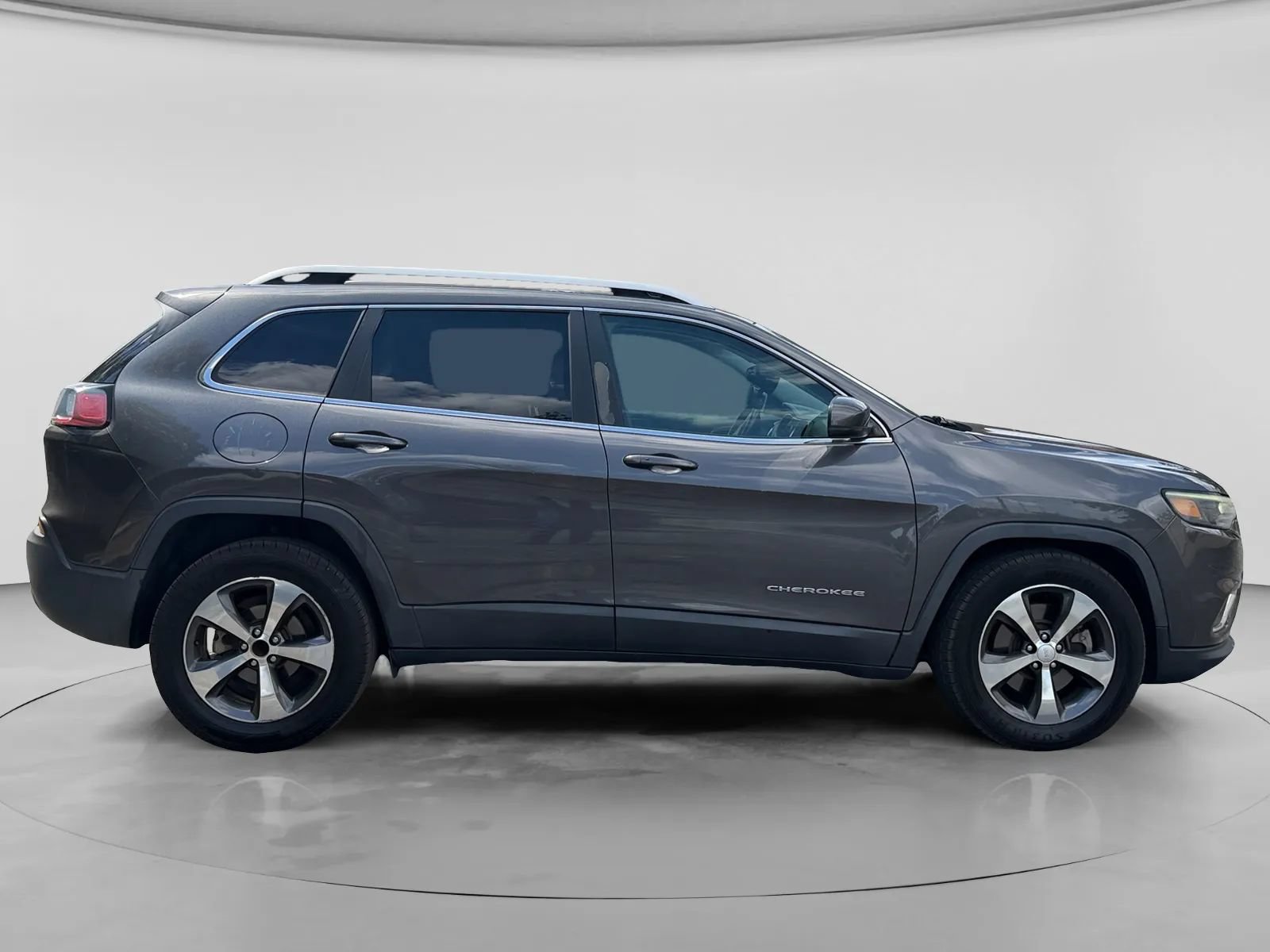 Used 2019 Jeep Cherokee Limited FWD image 6