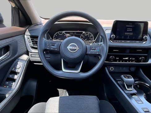 Used 2023 Nissan Rogue SV FWD image 5