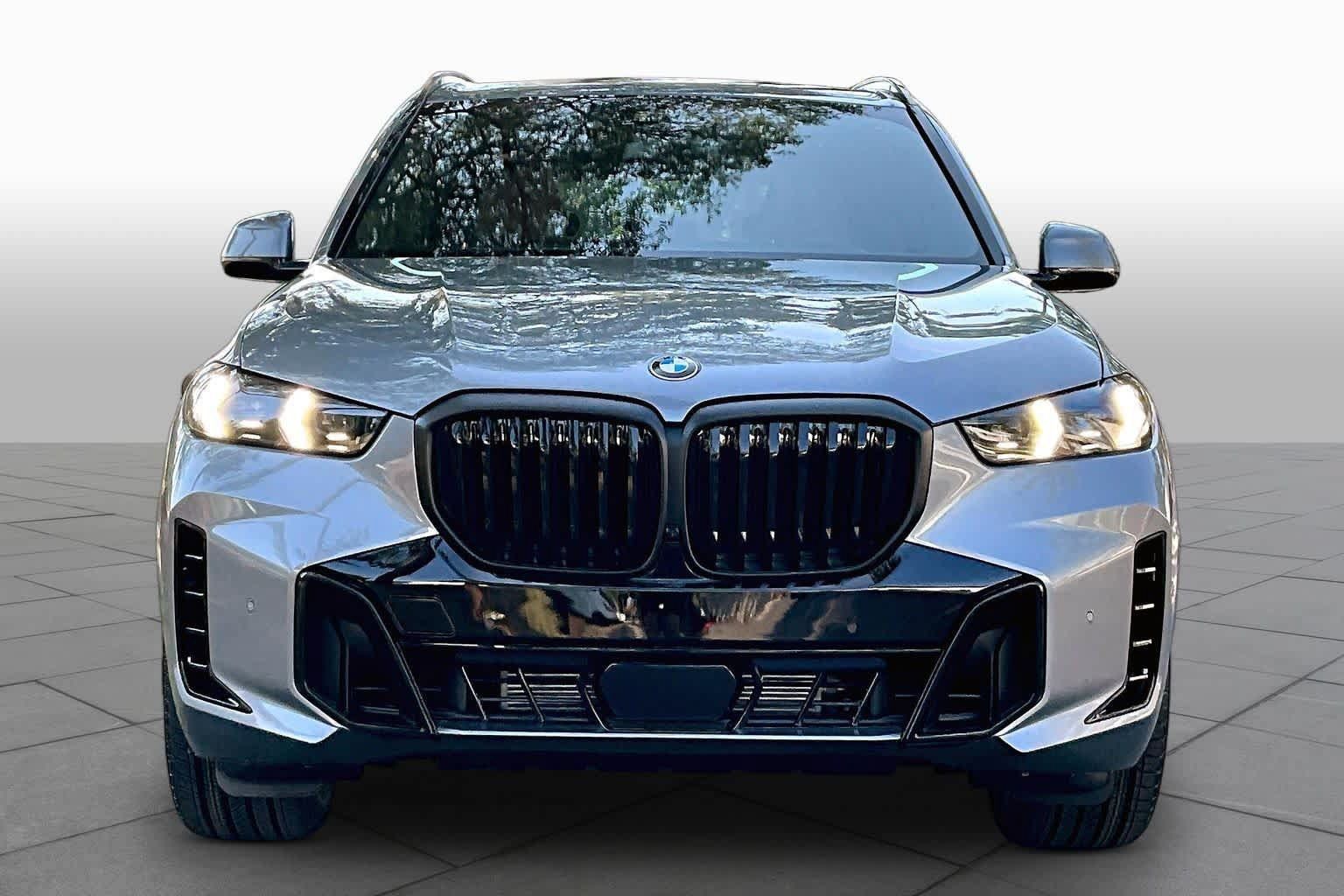 Used 2026 BMW X5 sDrive40i w/ M Sport Package RWD image 3