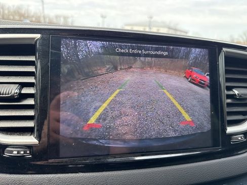 Used 2025 Chrysler Pacifica Select image 30