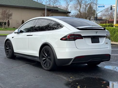 Used 2022 Tesla Model X Plaid image 8