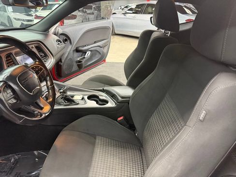 Used 2019 Dodge Challenger R/T RWD image 33
