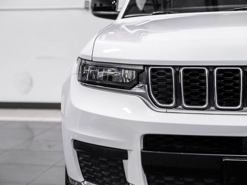 Used 2021 Jeep Grand Cherokee L Laredo w/ Luxury Tech Group I AWD/4WD image 50