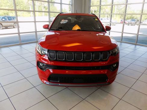 Certified 2022 Jeep Compass Limited AWD/4WD image 2