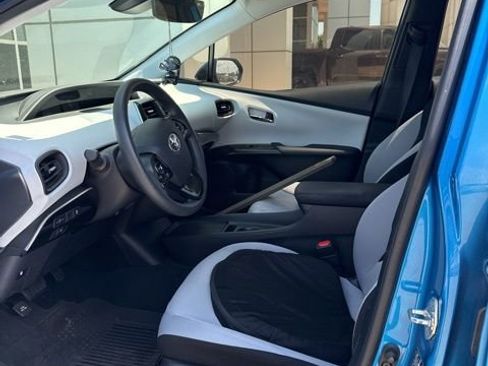 Used 2022 Toyota Prius L Eco FWD image 5