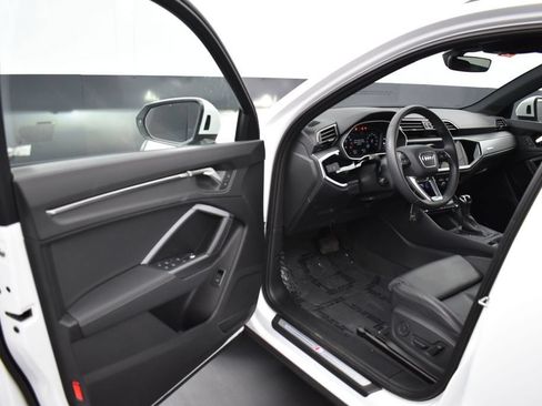 Used 2025 Audi Q3 2.0T Premium w/ Black Optic Sport Package AWD/4WD image 5