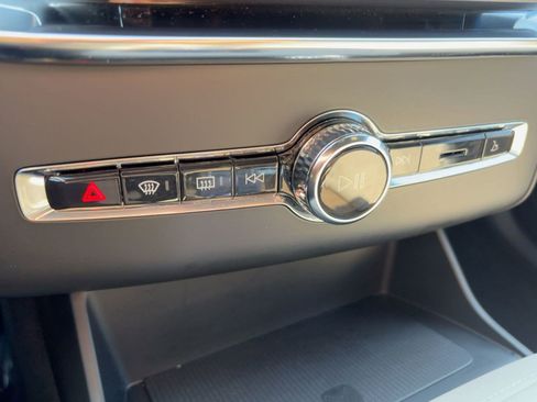 Certified 2025 Volvo XC90 B6 Plus w/ Protection Package Premier image 19