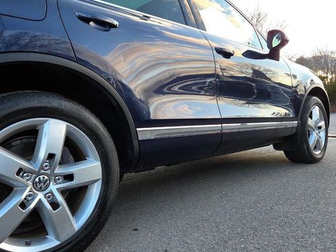 Used 2012 Volkswagen Touareg VR6 image 17