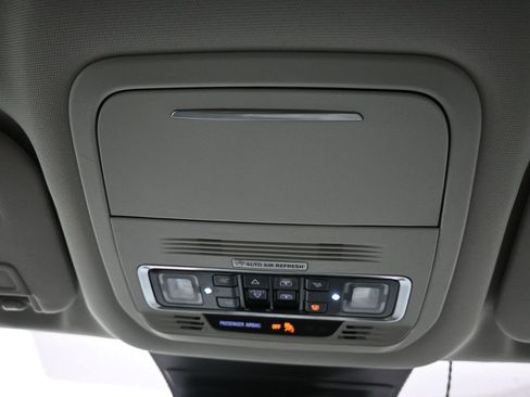 Used 2025 Lincoln Nautilus Reserve image 20