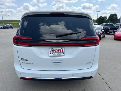 Used 2021 Chrysler Pacifica Touring-L w/ Premium & Safety Sphere Group AWD/4WD image 33
