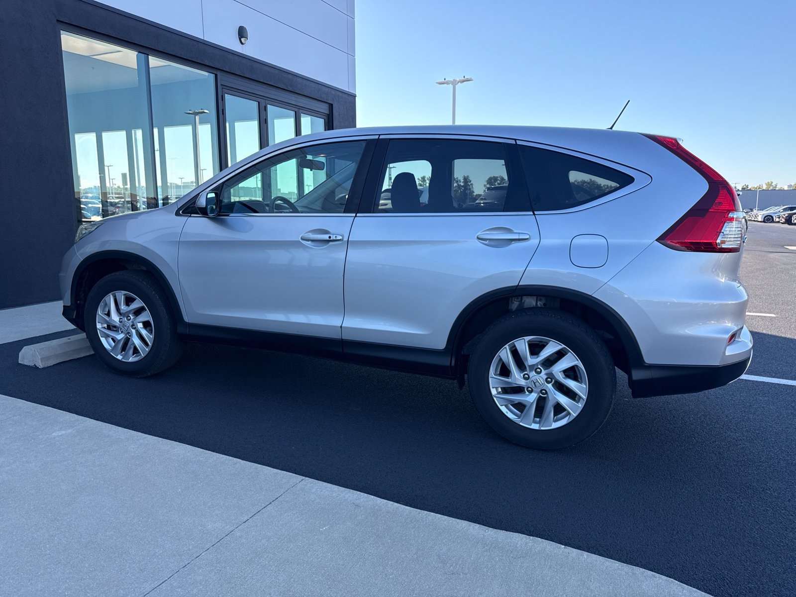 Used 2016 Honda CR-V EX image 2