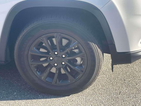 Used 2022 Jeep Cherokee 4WD Altitude image 9