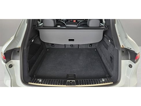 Used 2023 Porsche Cayenne image 23