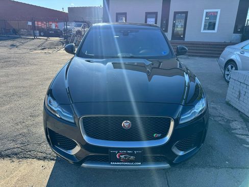 Used 2017 Jaguar F-PACE S image 9