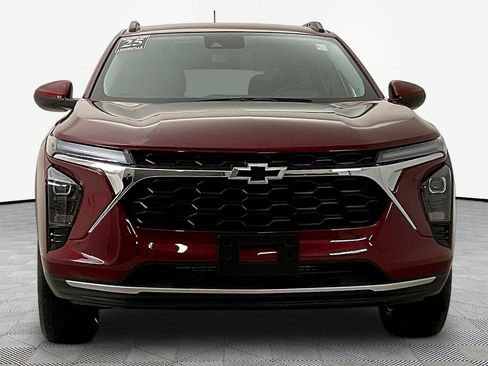Used 2025 Chevrolet Trax LT w/ Driver Confidence Package FWD image 2