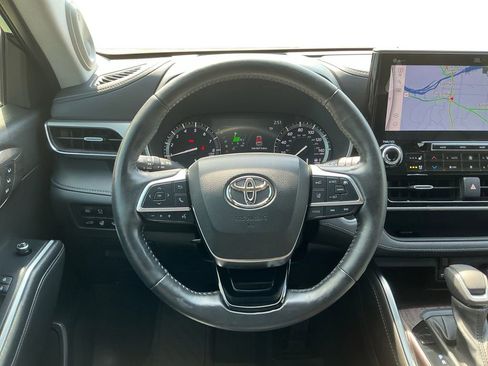 Used 2021 Toyota Highlander Platinum FWD image 18