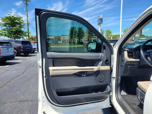Used 2024 Ford Expedition Max Platinum AWD/4WD image 10