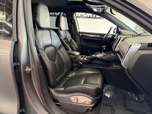 Used 2014 Porsche Cayenne Turbo S AWD/4WD image 26