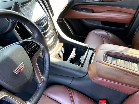 Used 2019 Cadillac Escalade ESV Premium Luxury image 17
